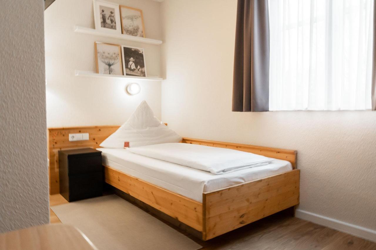 Hotel Beim Schupi คาร์ลสรูเฮอ ภายนอก รูปภาพ