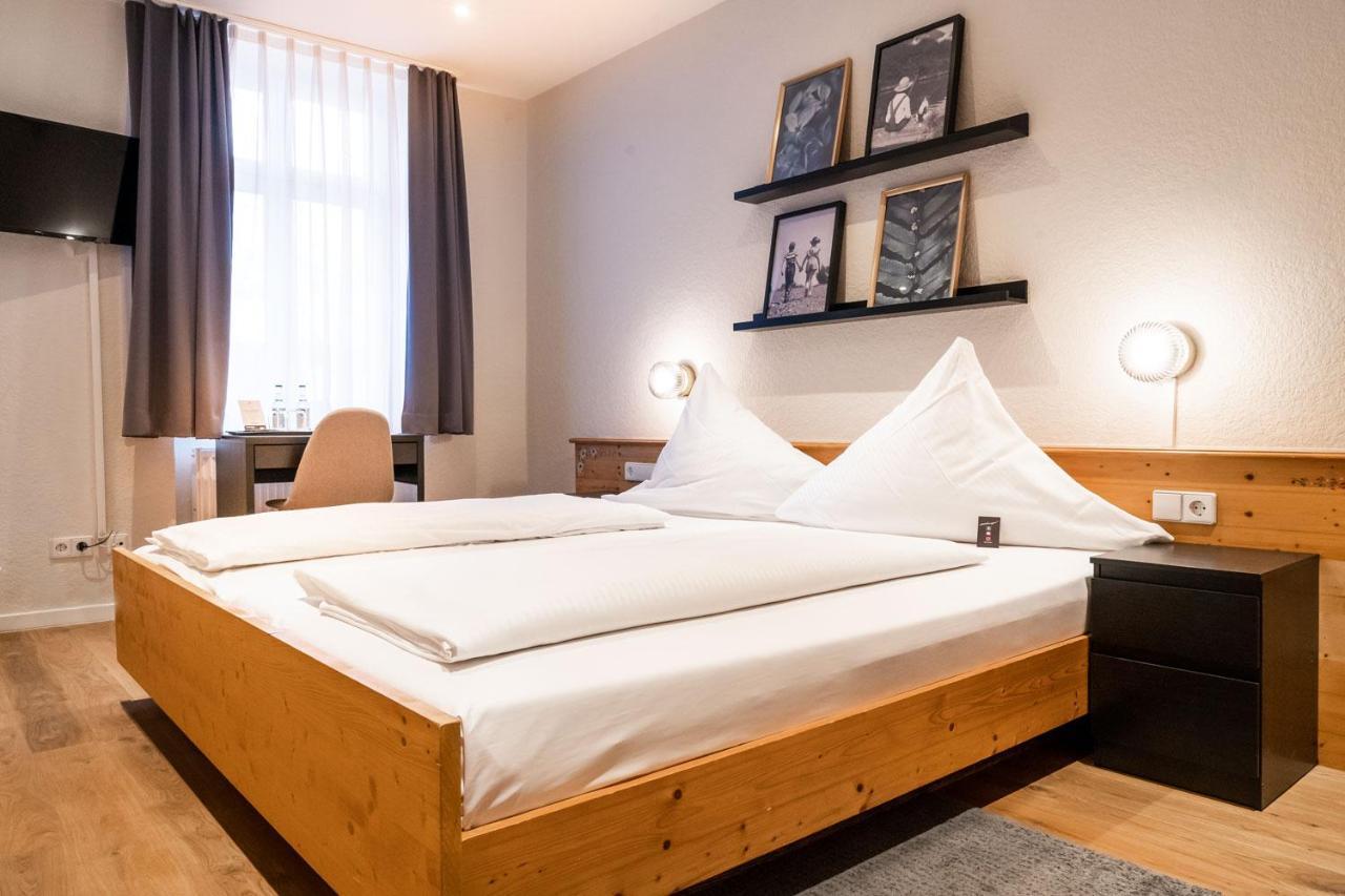Hotel Beim Schupi คาร์ลสรูเฮอ ภายนอก รูปภาพ