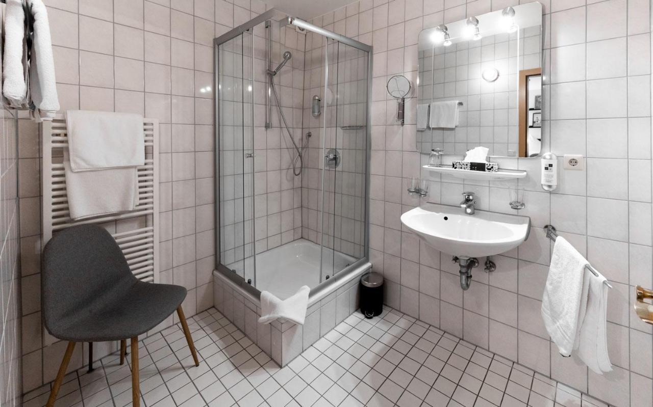 Hotel Beim Schupi คาร์ลสรูเฮอ ภายนอก รูปภาพ