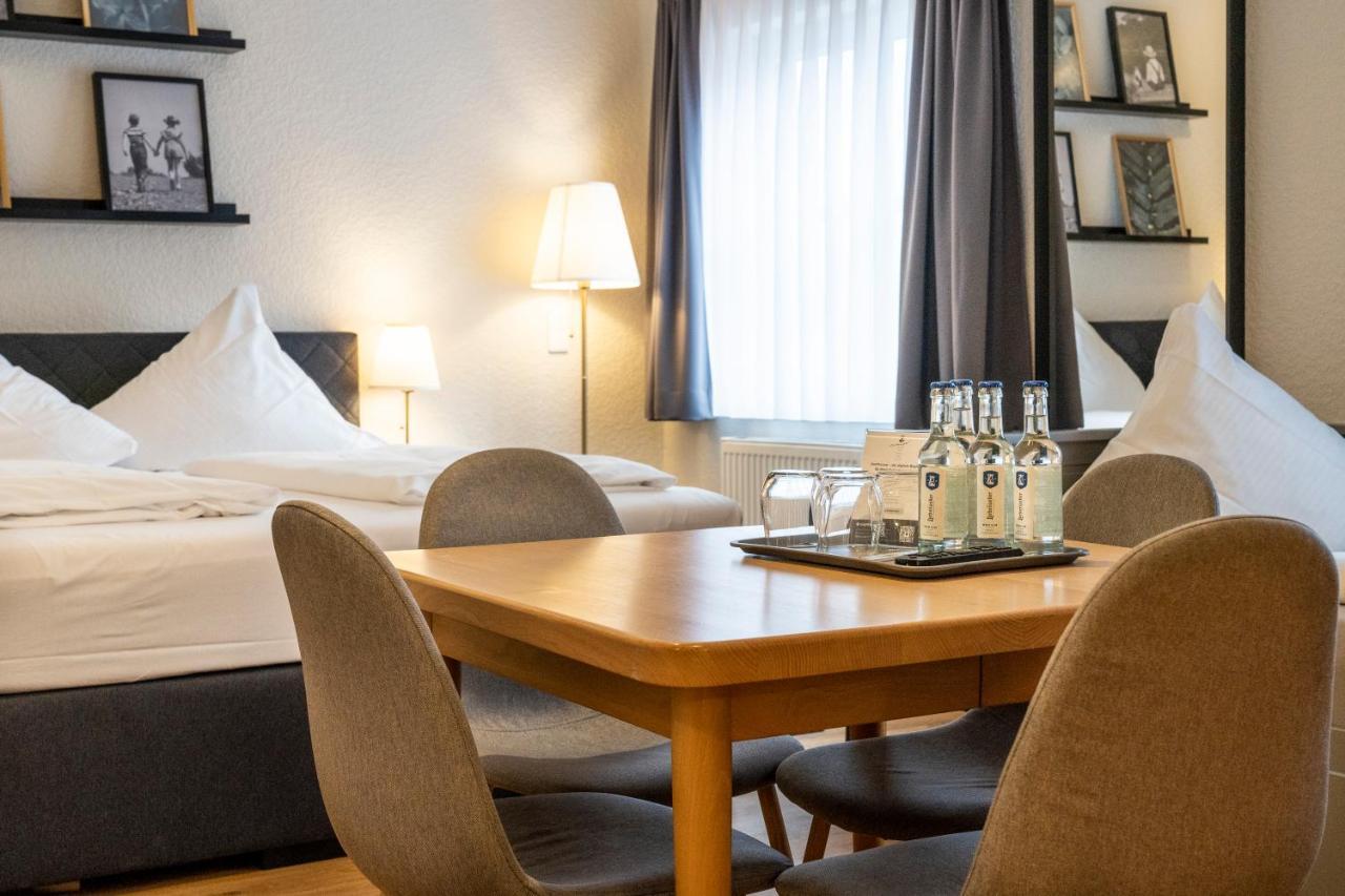 Hotel Beim Schupi คาร์ลสรูเฮอ ภายนอก รูปภาพ