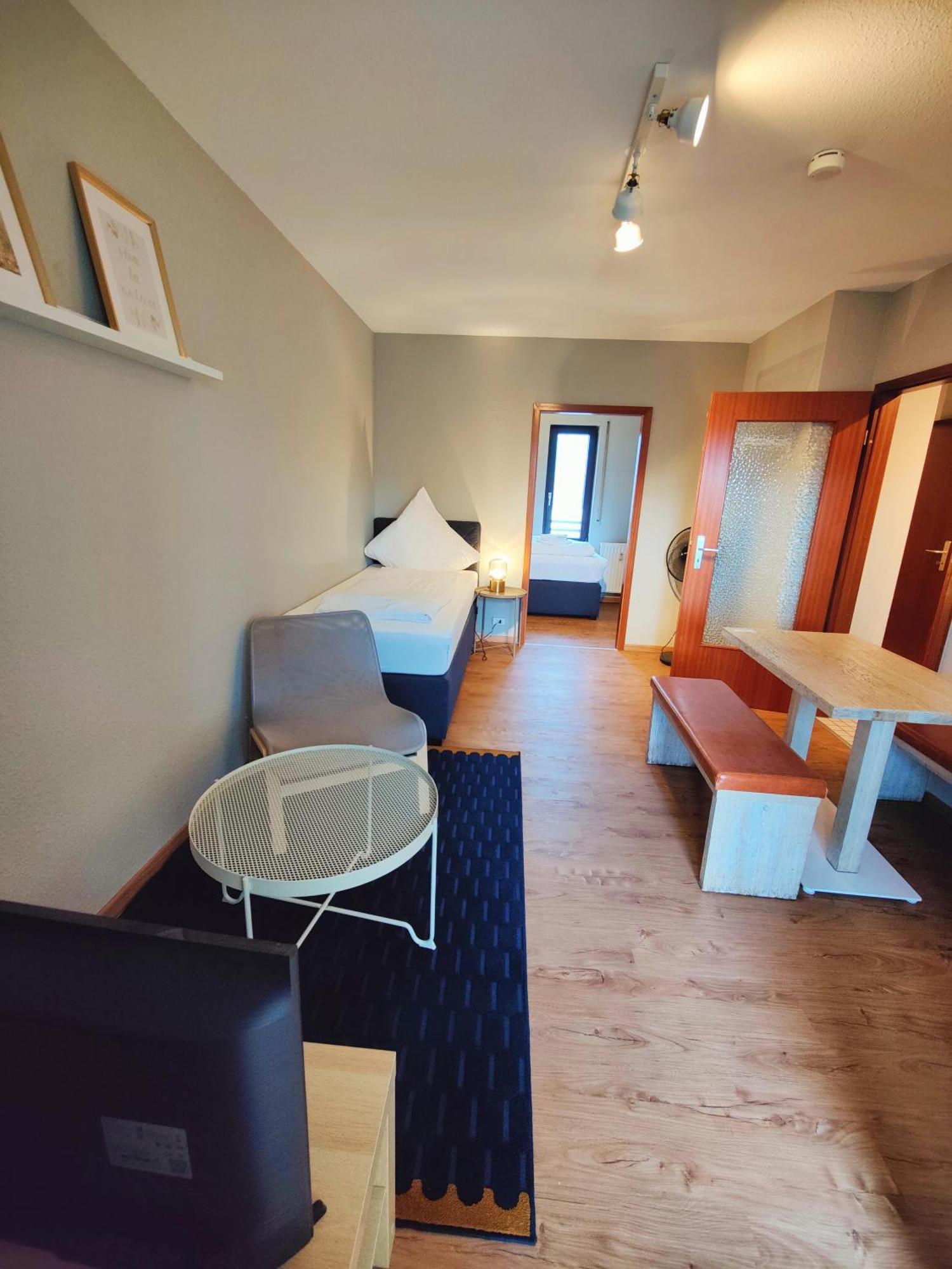 Hotel Beim Schupi คาร์ลสรูเฮอ ภายนอก รูปภาพ